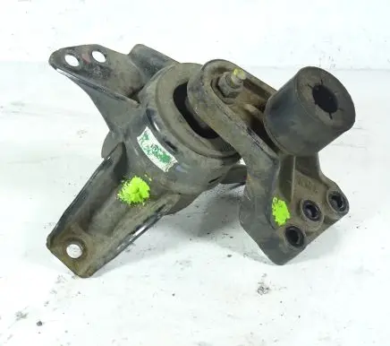 Engine mount vacuum valve