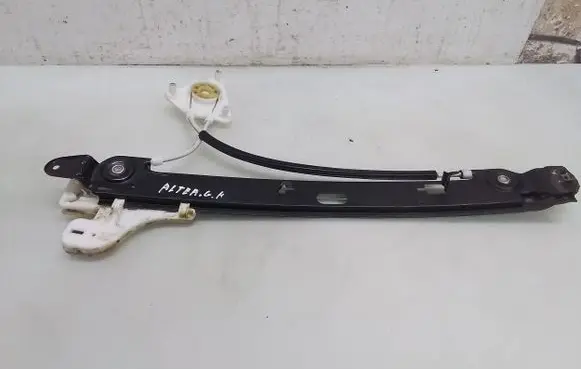 Seat Altea XL Rear window lifting mechanism without motor