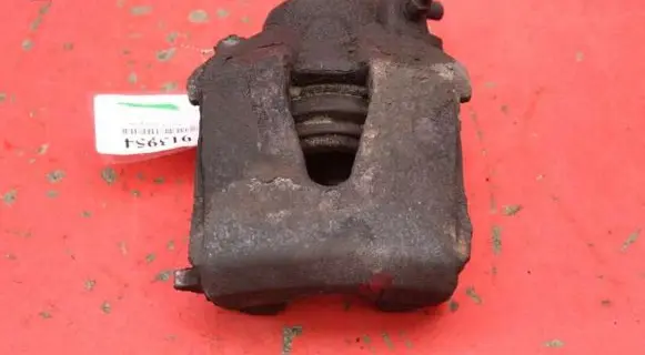 Volkswagen Golf V Front brake caliper