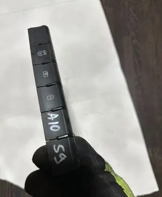 Skoda Rapid (NH) Windscreen/window heater switch 10207305
