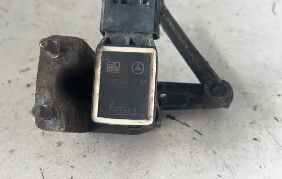 Mercedes-Benz CLS C219 Air suspension front height level sensor A0105427717 19707