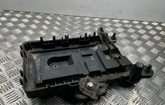 Skoda Octavia Mk2 (1Z) Battery tray 1K0915333H