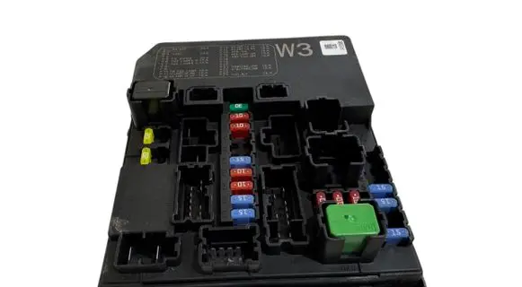 Nissan Leaf I (ZE0) Fuse module 284B73NE3A 3451005080