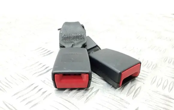 Volkswagen Jetta VI Middle seatbelt buckle (rear) 5C6857739