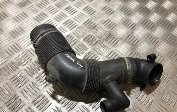 Skoda Fabia Mk1 (6Y) Air intake hose/pipe 6r0129654 etb446349-602
