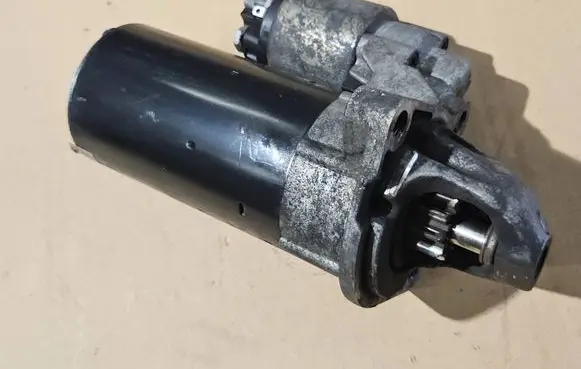BMW 5 E60 E61 Starter motor 7796892
