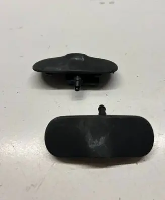 Windshield washer spray nozzle