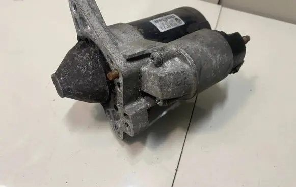 Renault Megane III Starter motor 8200665518