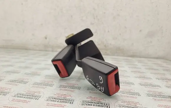 Audi A6 S6 C5 4B Middle seatbelt buckle (rear) 8D0857739D