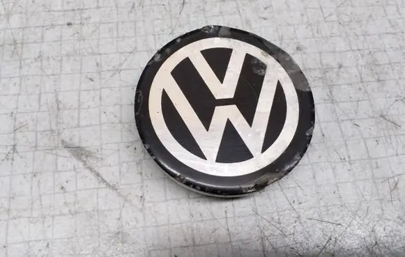 Volkswagen Golf IV Non-original wheel cap 