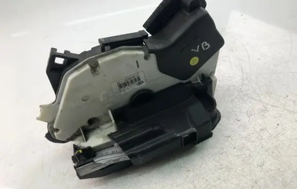 Volkswagen PASSAT B8 Coupe door lock (next to the handle) 5E0839015
