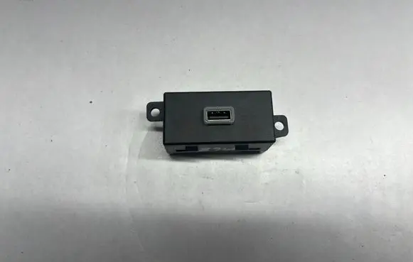 Ram 1500 USB socket connector 68256810AA