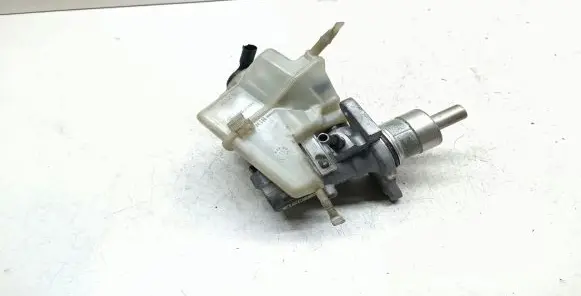 BMW X5 E53 Master brake cylinder 32066906