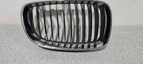 BMW 1 E81 E87 Front bumper upper radiator grill 51137166440