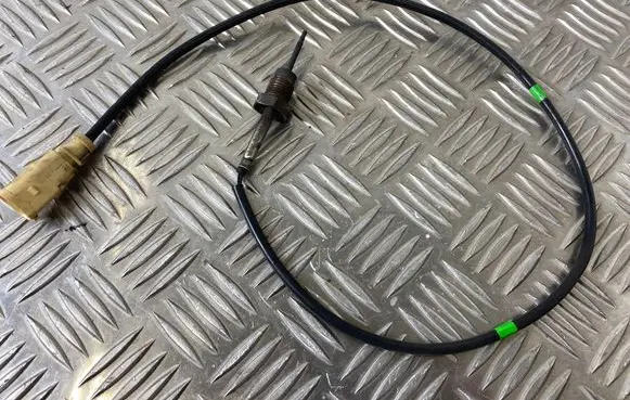 Volkswagen Golf VII Exhaust gas temperature sensor 04L906088AD
