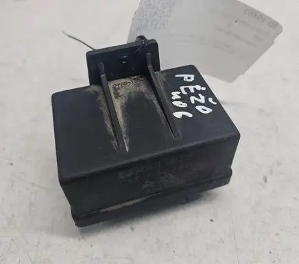 Peugeot 406 Glow plug pre-heat relay 9619039780