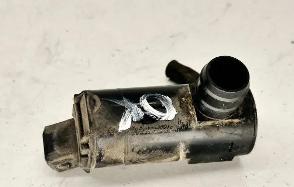 Volvo XC70 Windscreen/windshield washer pump 9169611