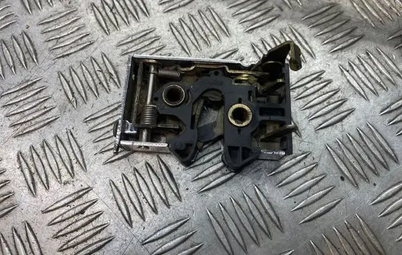 Audi 80 90 B3 Rear door lock 893839016D