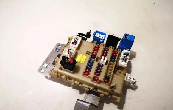 Nissan Almera Tino Fuse box set 24350bu200