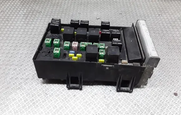 Chrysler Grand Voyager IV Fuse module 05144579AB