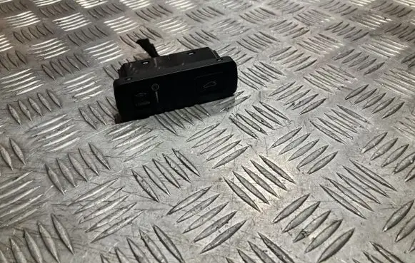 Volvo XC40 Tailgate opening switch 31443873