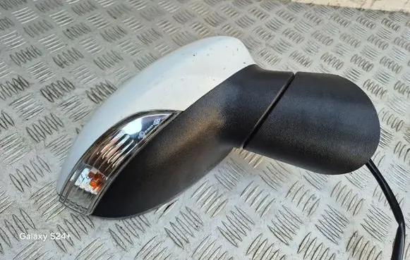 Front door electric wing mirror