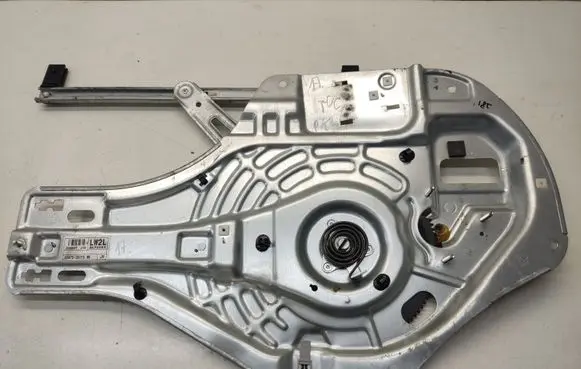 Hyundai Tucson JM Front window lifting mechanism without motor 824702E010 2600927