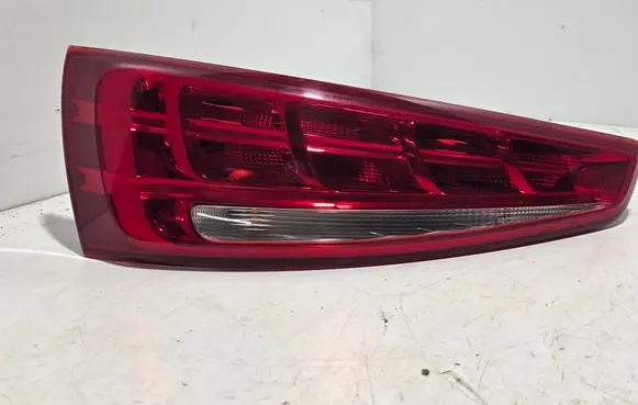 Tailgate rear/tail lights