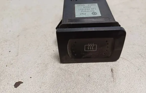 Volkswagen Golf IV Windscreen/window heater switch 1J0959621