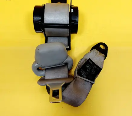 Hyundai Terracan Rear seatbelt 040863