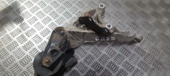Suzuki Alto Engine mount bracket