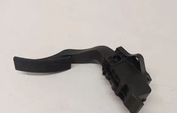 Mercedes-Benz CLA C117 X117 W117 Accelerator throttle pedal A2463001904