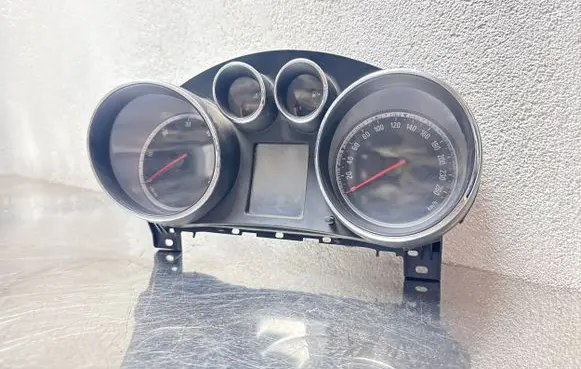 Opel Insignia A Speedometer (instrument cluster) 13333353 365903926