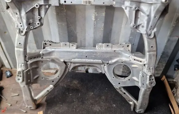 BMW 5 G60 Front subframe 6897195 6895091