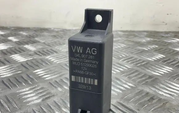 Audi Q3 8U Glow plug pre-heat relay 04L907281