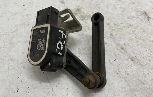 Headlight/headlamp level sensor