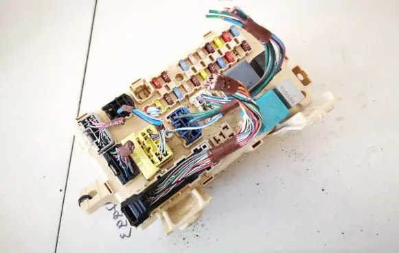Toyota Avensis T250 Fuse box set 82641ca030f 82641-ca030-f