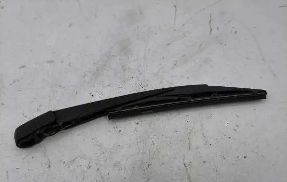 Suzuki Vitara (LY) Rear wiper blade arm