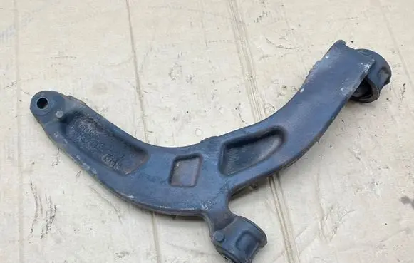 Volkswagen Transporter - Caravelle T5 Front lower control arm/wishbone 7E0407165B