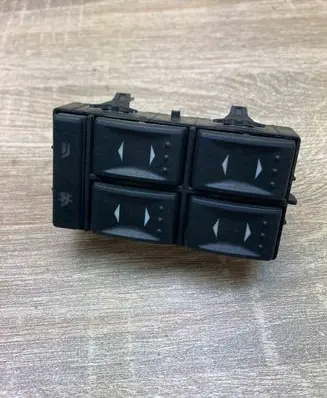 Ford Mondeo Mk III Electric window control switch 1S7T14A132BD WITHPLUG