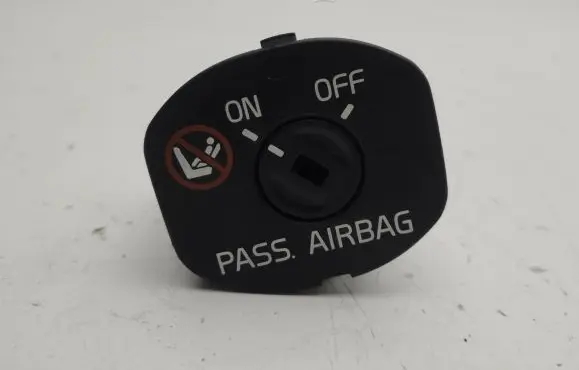 Passenger airbag on/off switch