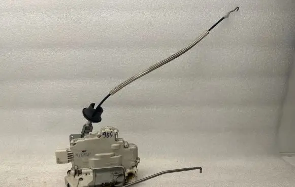 Audi A6 S6 C6 4F Front door lock 4F1837015