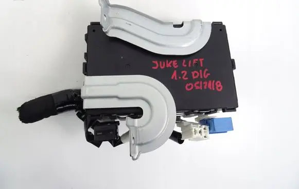 Nissan Juke I F15 Fuse module 284B1BV81C