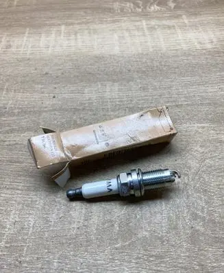 Volkswagen Touran I Spark plug 101905620