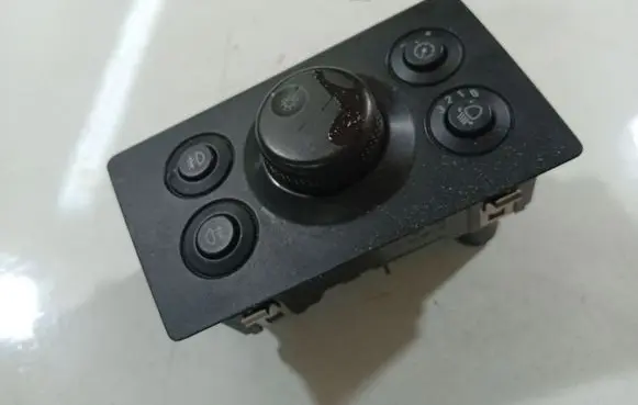 Opel Zafira B Light switch 13205865