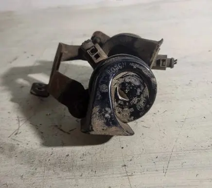 Volkswagen PASSAT B5.5 Horn signal 70388115