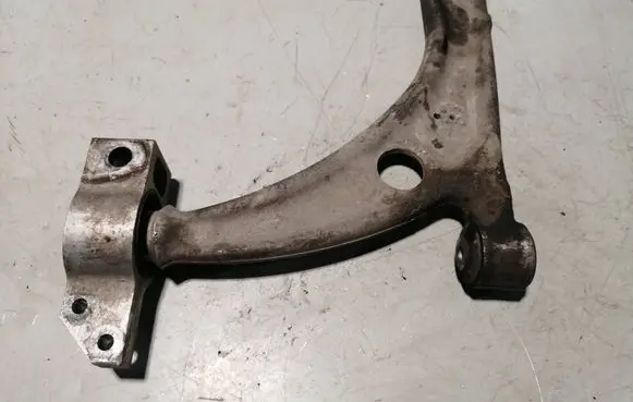 Volkswagen PASSAT B6 Front lower control arm/wishbone