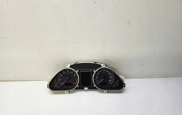 Audi A6 S6 C6 4F Speedometer (instrument cluster) 4F0920931E
