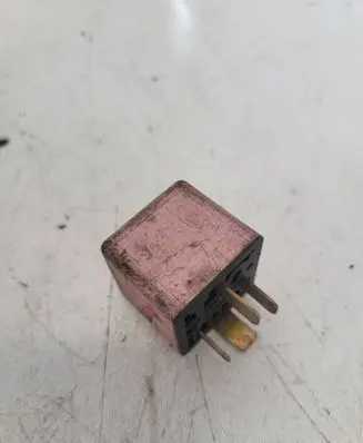 BMW 5 E39 Other relay 8365326