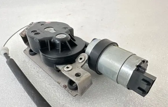 Volkswagen Touareg I Seat adjustment motor 8903000A 8903000